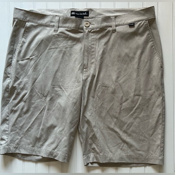 TRAVIS MATHEW mens size 40 beige BECK golf shorts - Picture 2 of 7